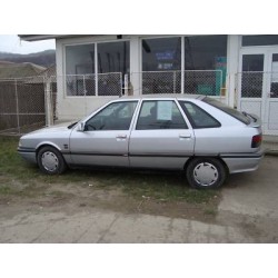 ATTELAGE RENAULT R21 avec hayon Sauf Quadra - 1989- Rotule equerre - WESTFALIA